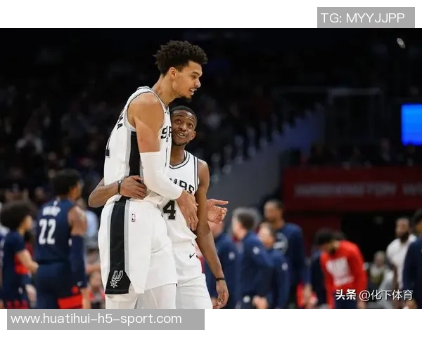 明天马刺对阵爵士福克斯因左内收肌紧张出战存疑